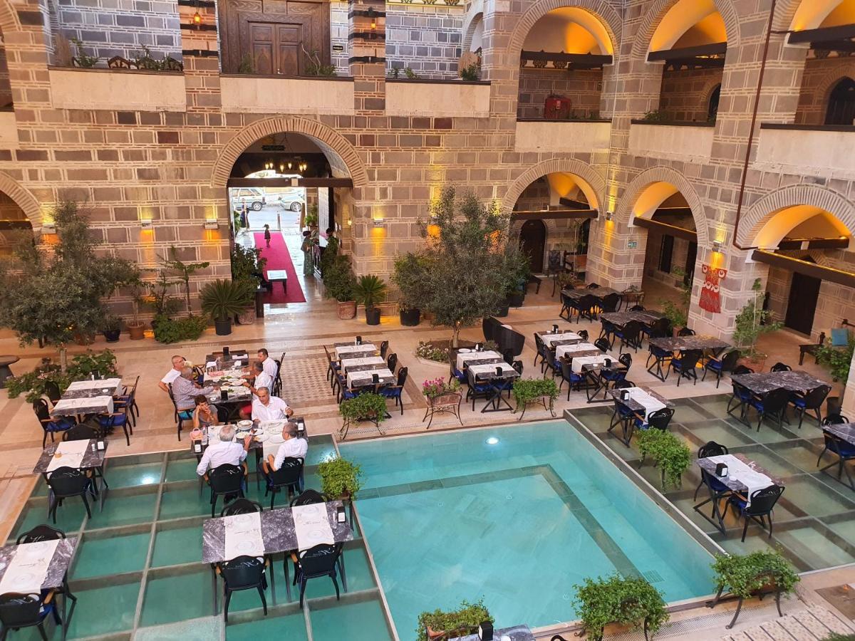 Cesme Kanuni Kervansaray Historical Hotel Exterior foto