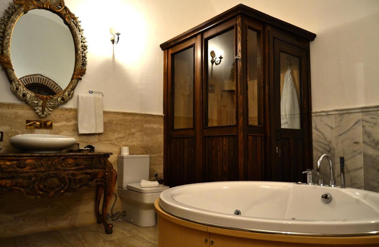 Cesme Kanuni Kervansaray Historical Hotel Exterior foto