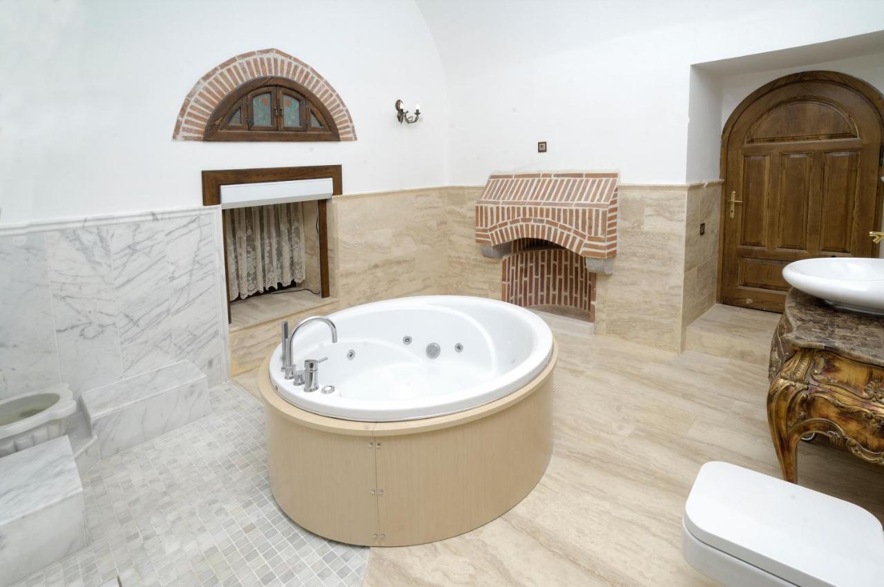 Cesme Kanuni Kervansaray Historical Hotel Exterior foto