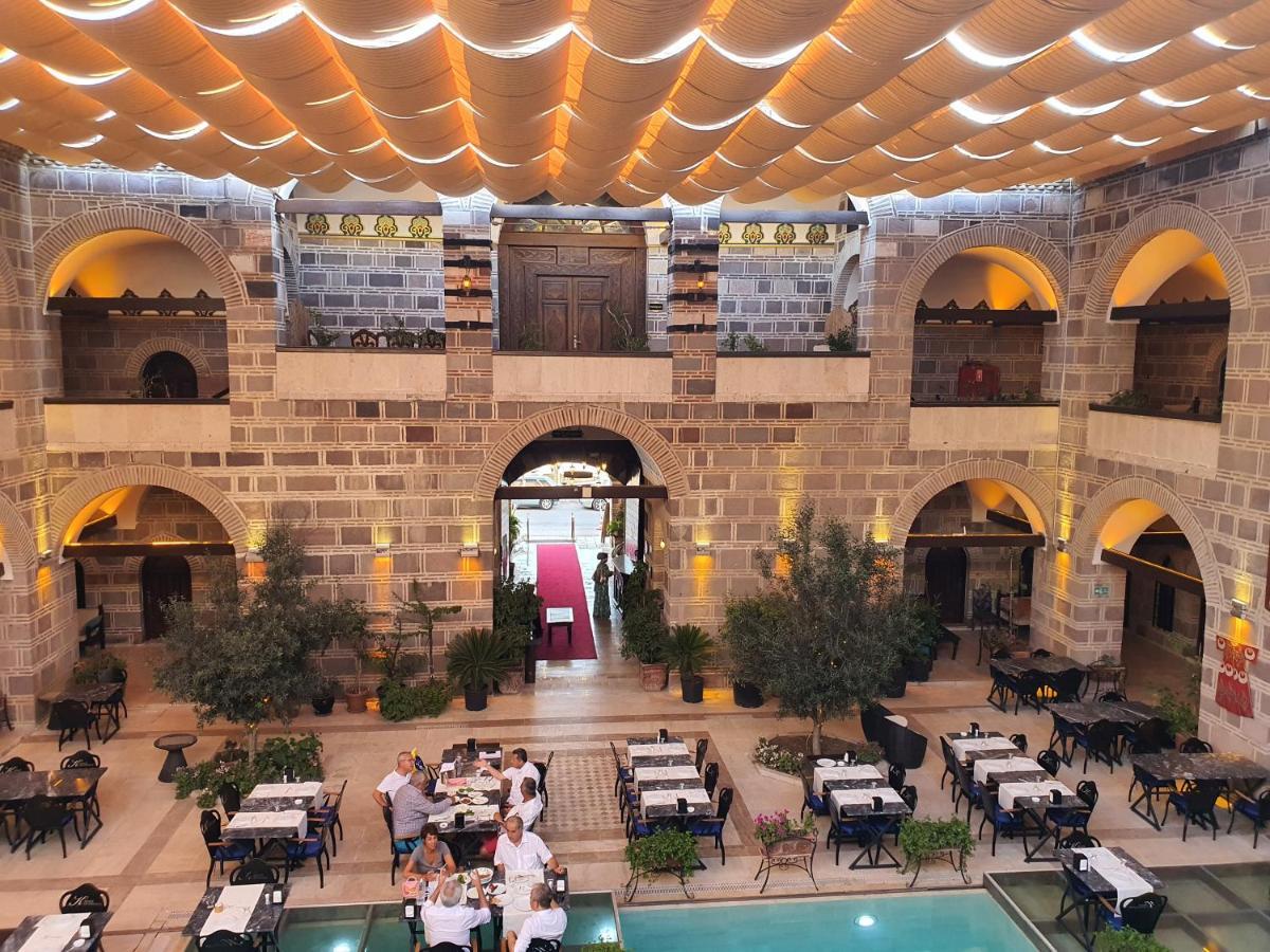 Cesme Kanuni Kervansaray Historical Hotel Exterior foto