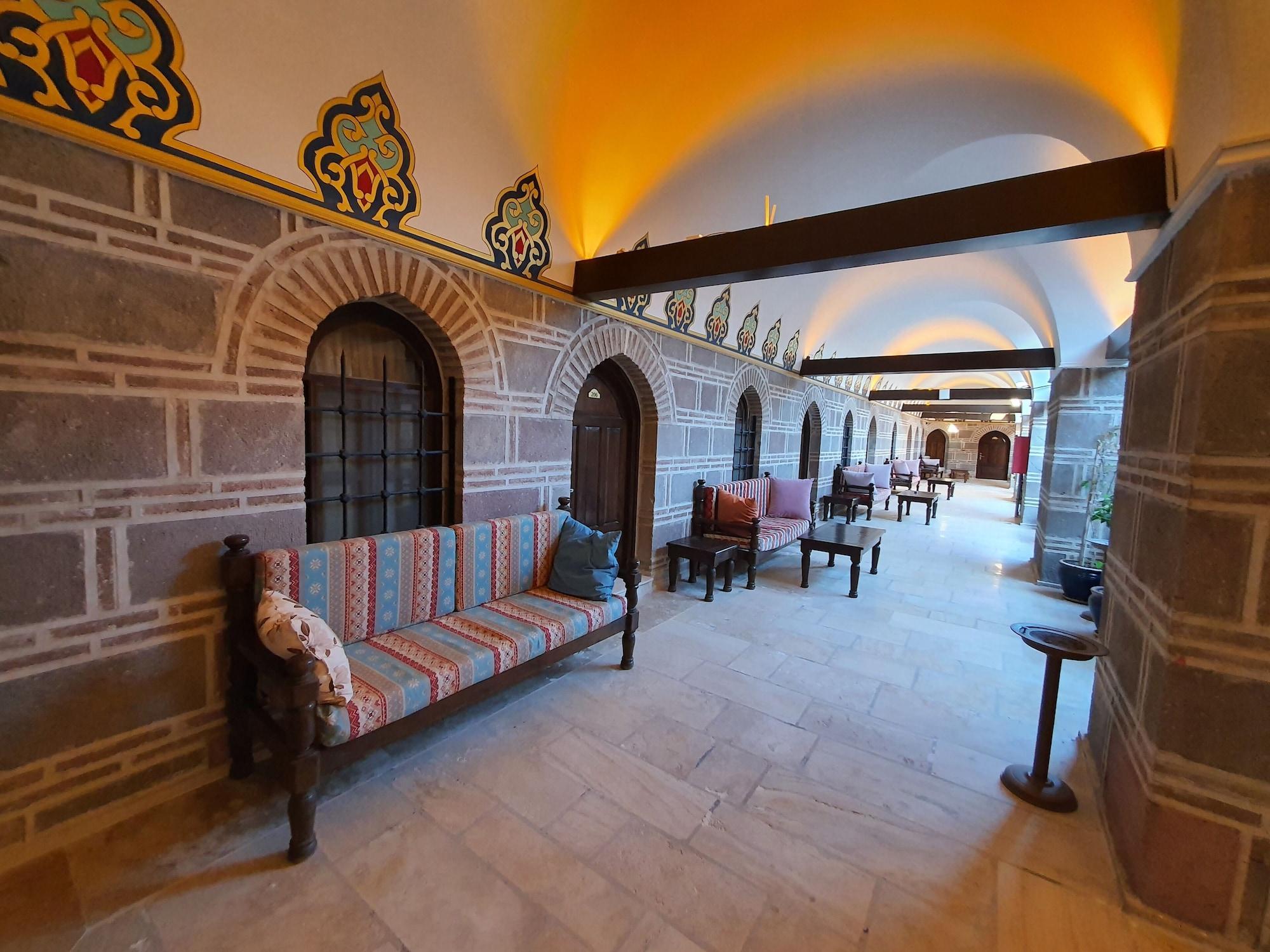 Cesme Kanuni Kervansaray Historical Hotel Exterior foto