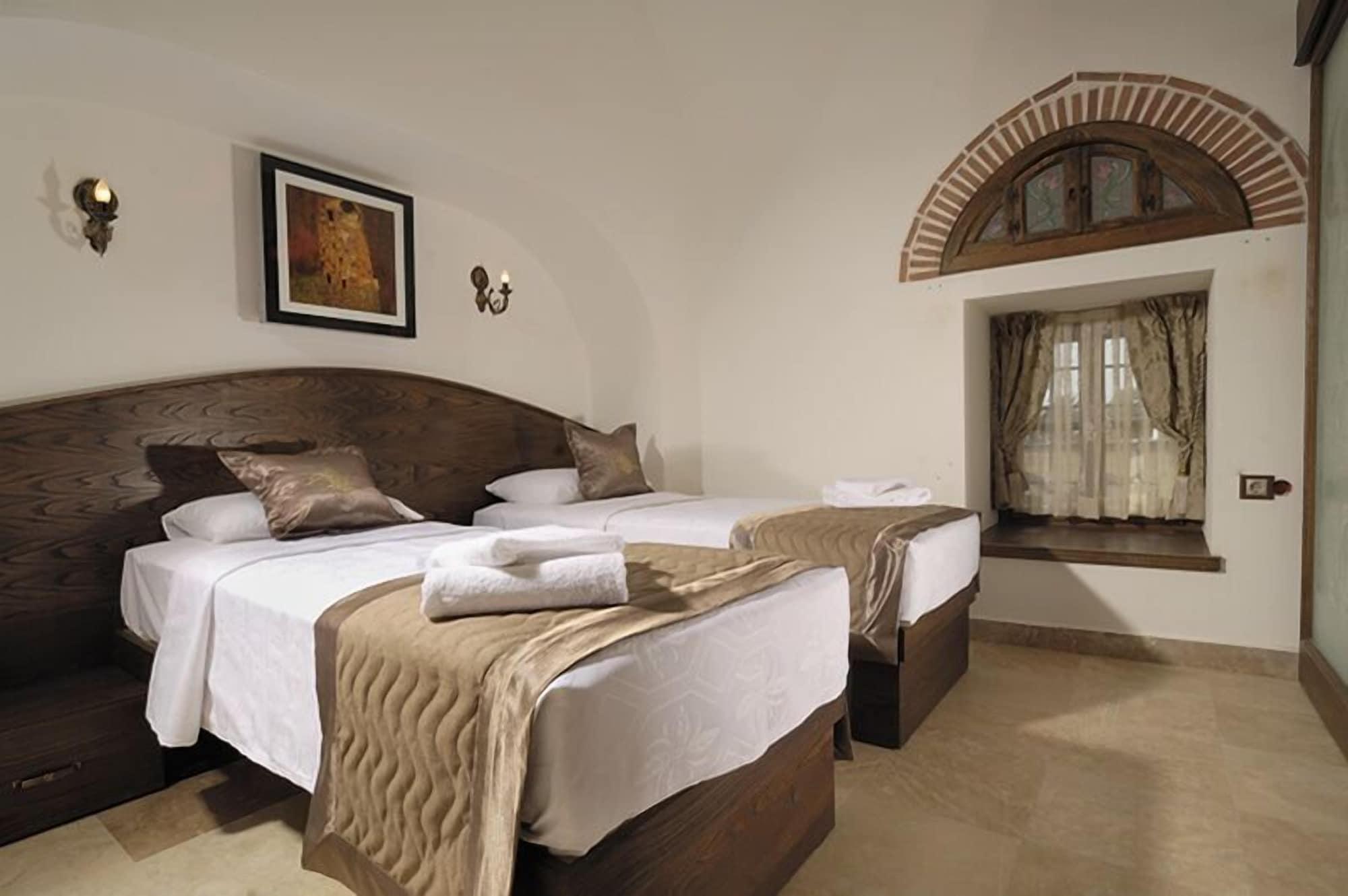 Cesme Kanuni Kervansaray Historical Hotel Exterior foto