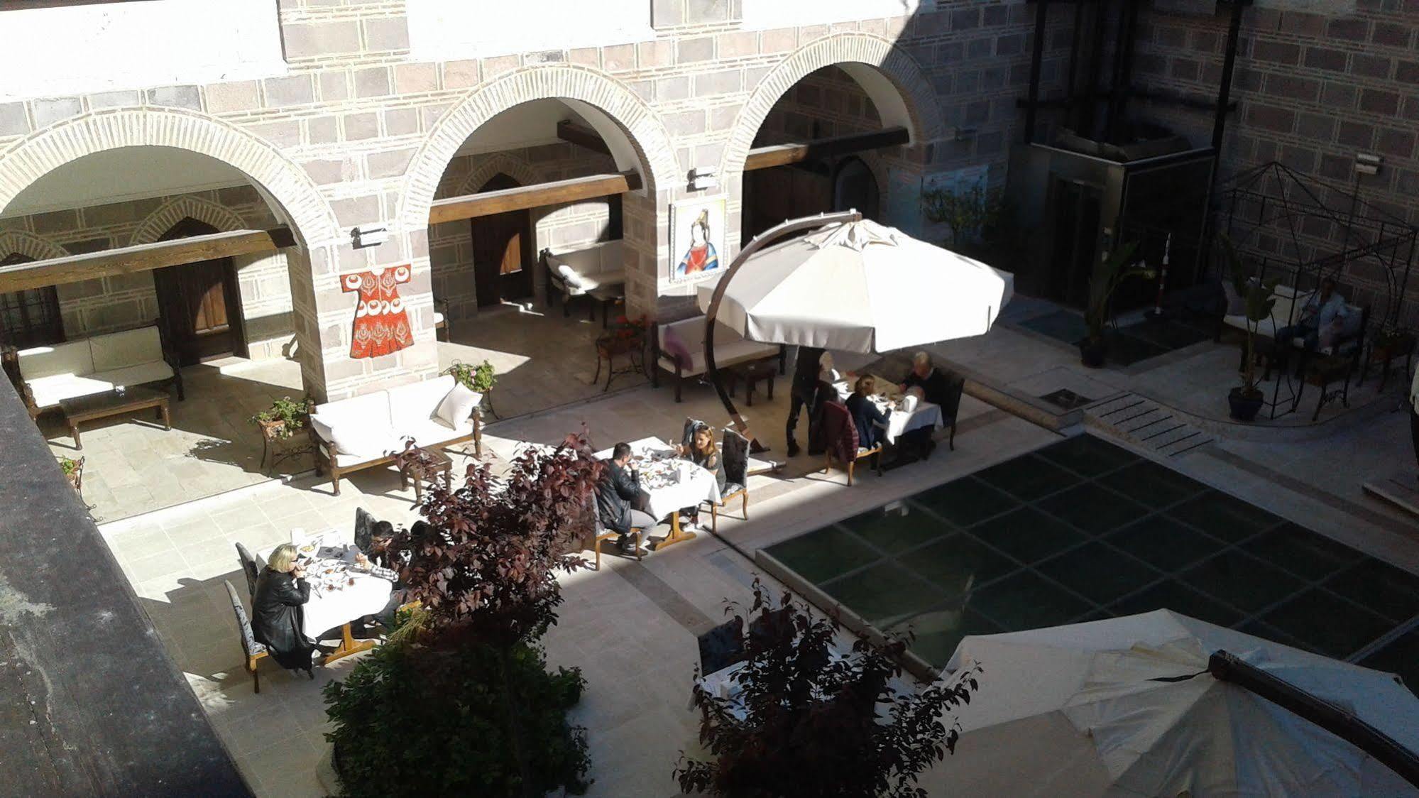 Cesme Kanuni Kervansaray Historical Hotel Exterior foto